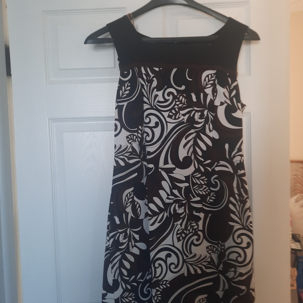 Connected Apparel Elegant Black and Cream Floral Mini Dress